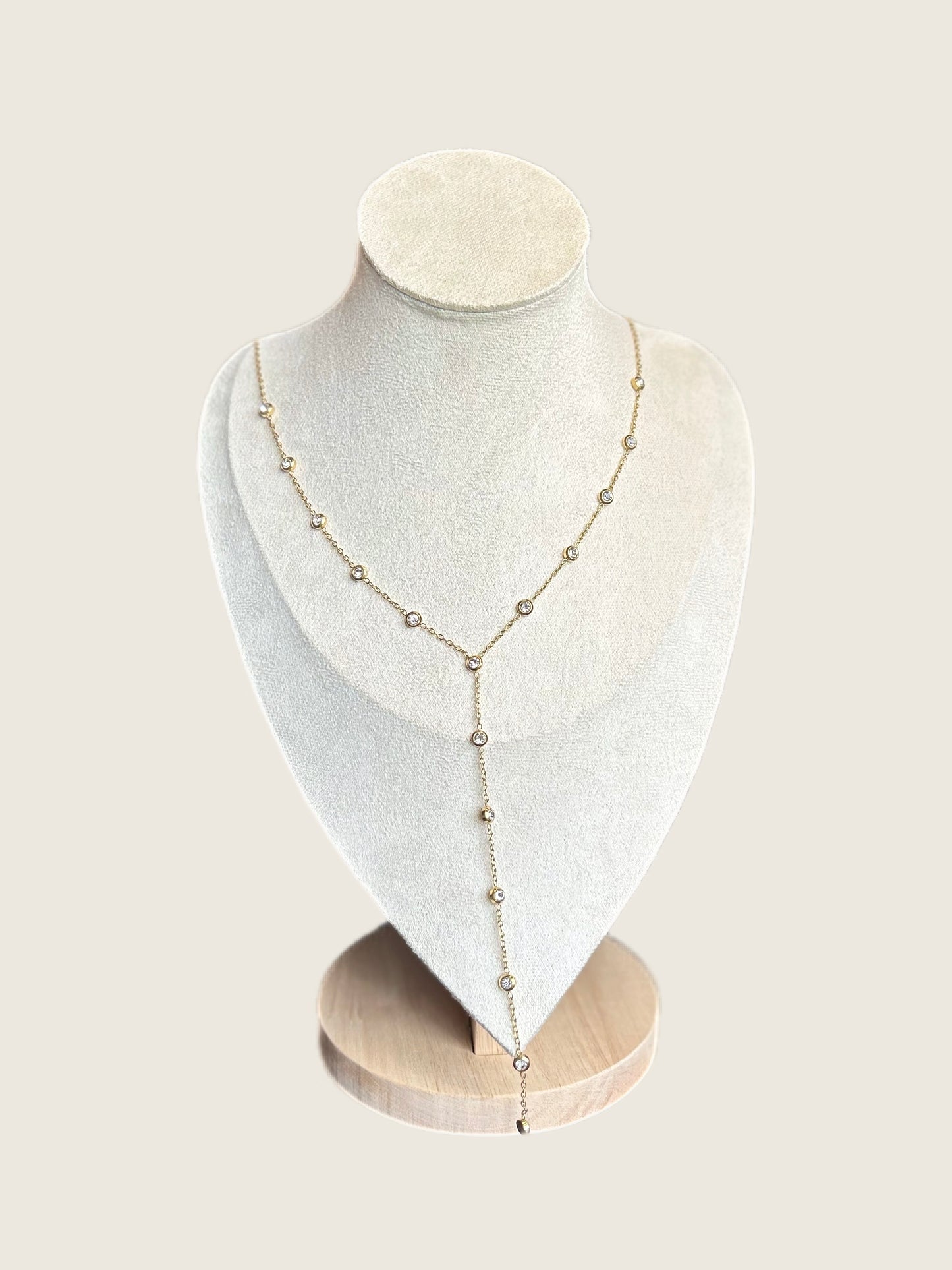 Collier Astride